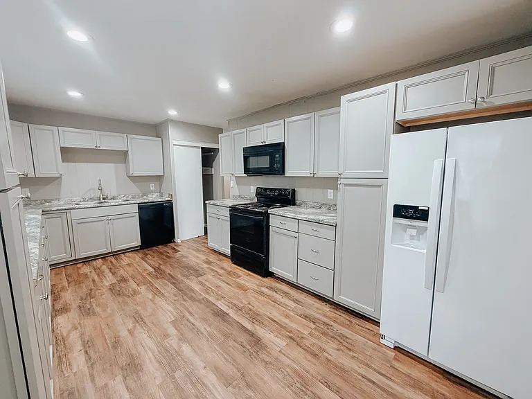 1408 Clayton Ct — Photo 4