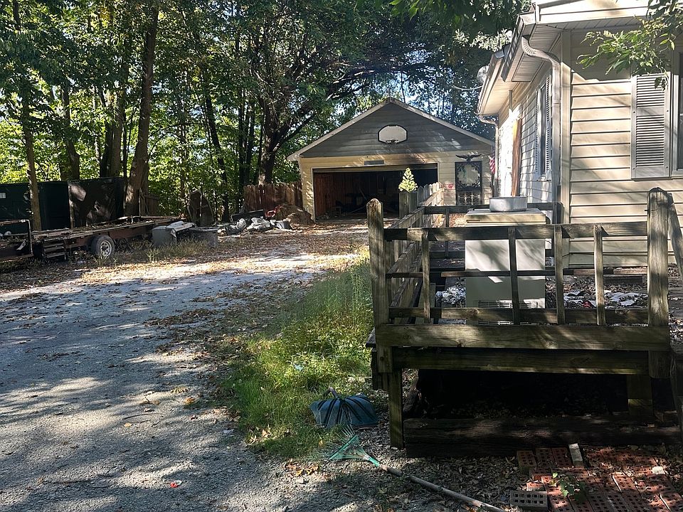 2nd image of 2490 Cumberland Rd