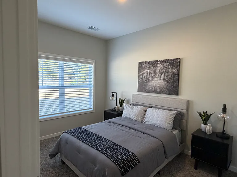 Lakeview Apartments — Photo 15