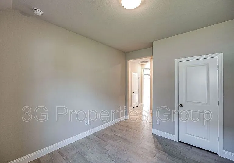 1513 Elizabeth St — Photo 10