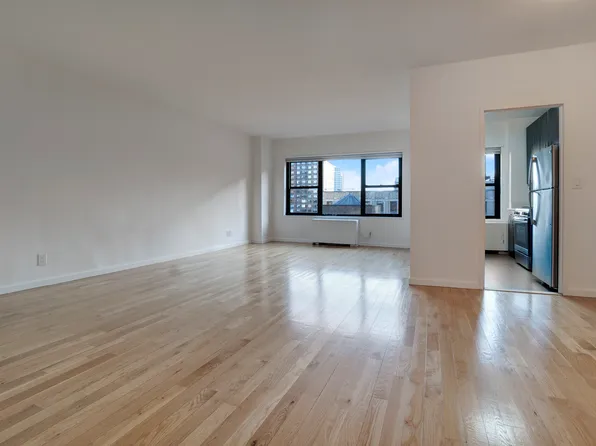 120 East 34th Street image 1 of 12