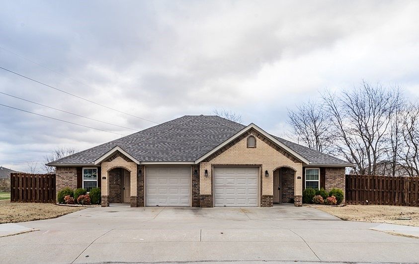 1st image of 861/863 Meadowlands Dr