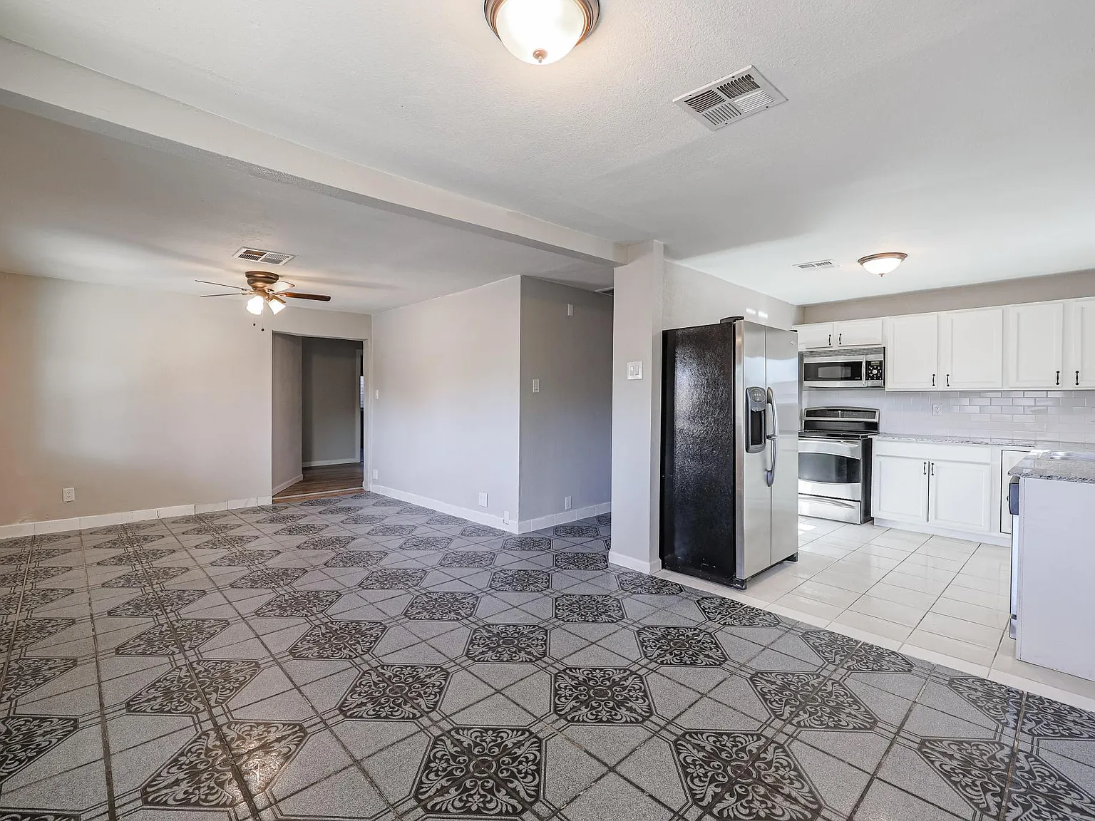6 bed, 2552 sqft, $2,850 — Photo 4