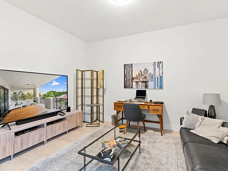 718 Valencia Ave #307 — Photo 11