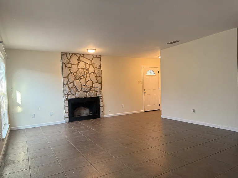 2110 Lee St #A — Photo 5