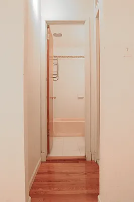 Rented by Perry Associates NYC Inc | media 16