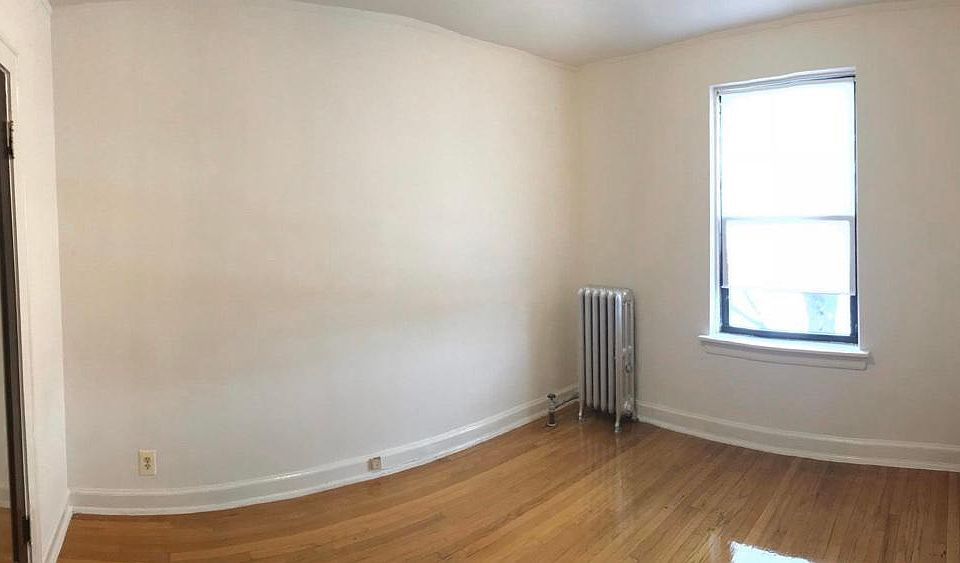 2nd image of 1521 W 89th St