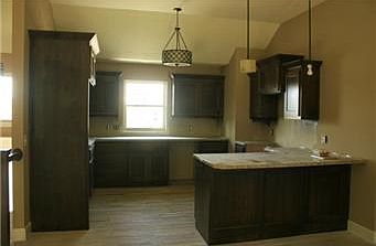 3rd image of 594 Linda Ct