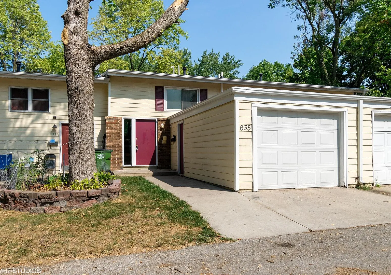 3 Bedroom townhome, Open Now, garage, 2 bathrooms, W/D Etc. — Photo 1
