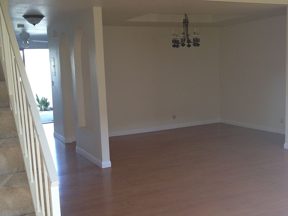 1st image of 276 Green Moor Pl