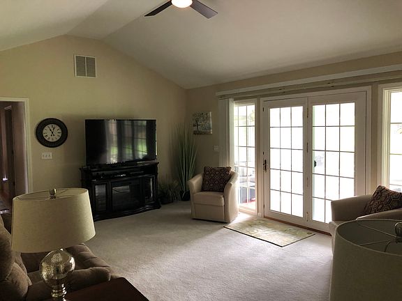 5th image of 880 N Honeysuckle Ln