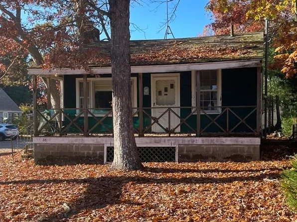 28 Parkwood Dr, Wareham, MA 02571