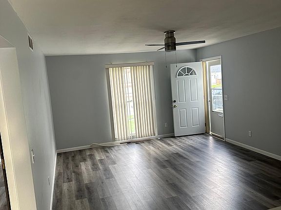 4th image of 2718 Stoneleigh Dr