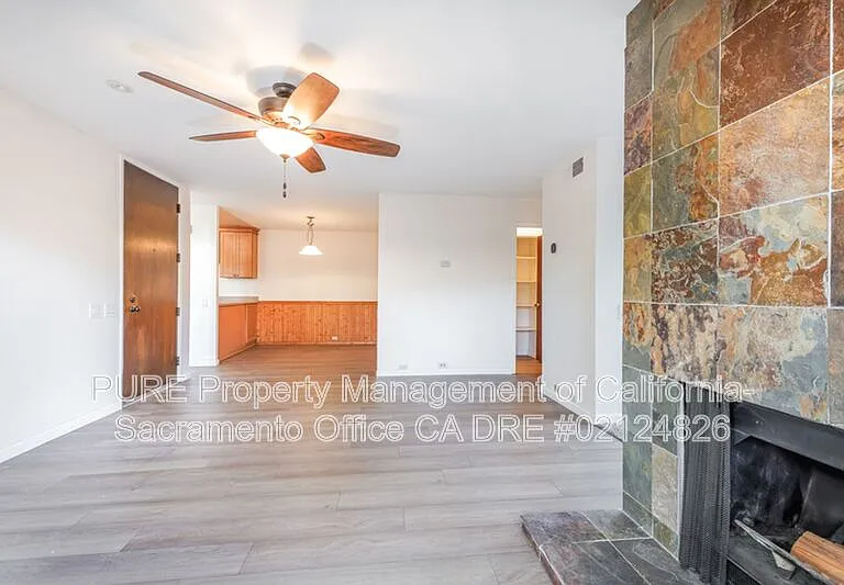 2229 Woodside Ln #4 — Photo 6