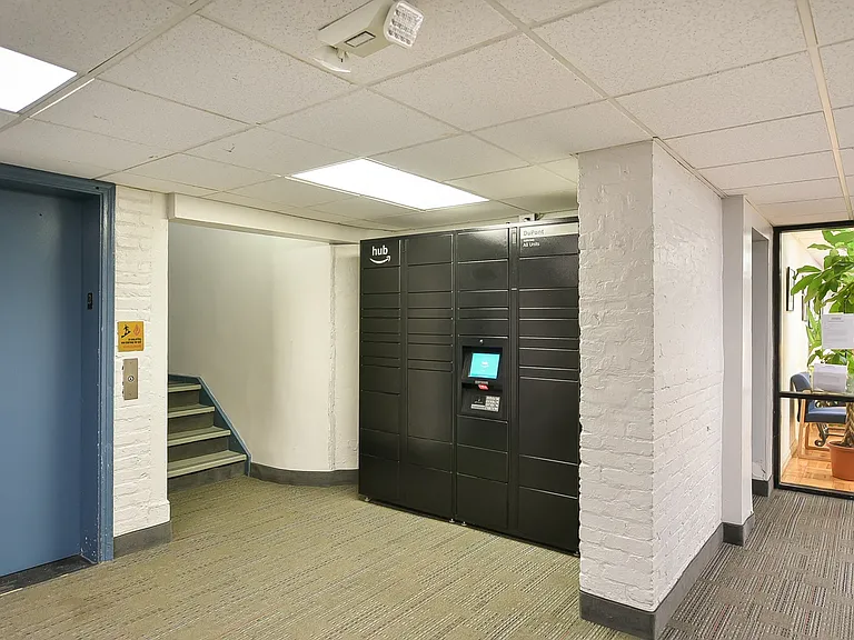 Dupont Apartments — Photo 22