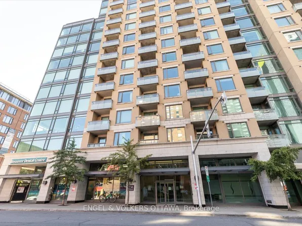 238 Besserer St #213, Ottawa, ON K1N 6B1