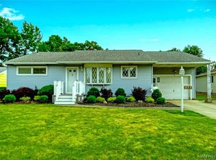 233 Coronation Dr, Amherst, NY 14226