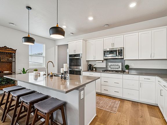 5th image of 20284 Carbondale Ave