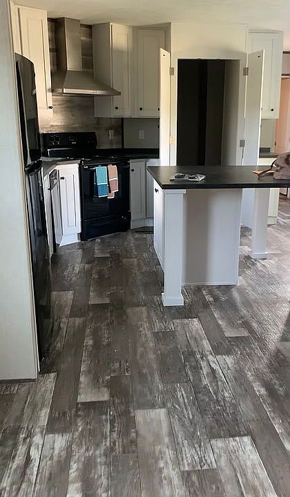 Open concept kitchen/LR