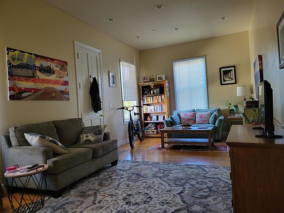 4th image of 212A Caledonia St