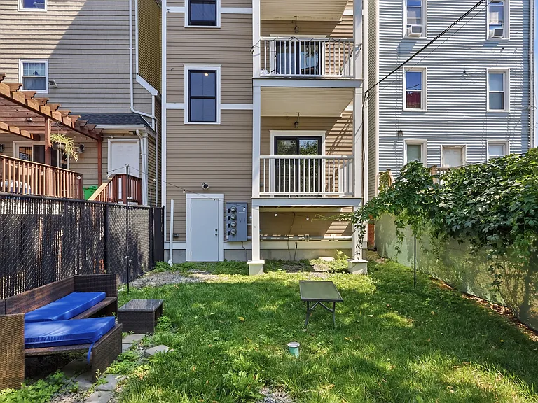134 Chelsea St #1 — Photo 17