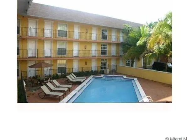 3245 Virginia St APT 32, Miami, FL 33133