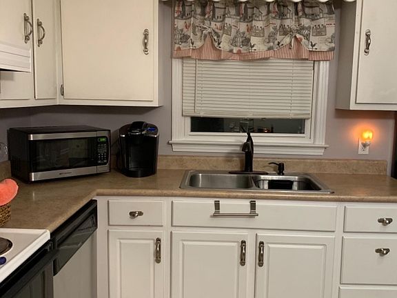 3rd image of 302 Senate Dr