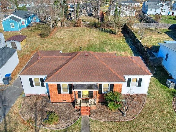 3rd image of 1604 Hermitage Dr