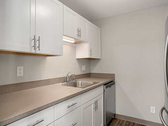 2nd image of 305 13th St SW #D