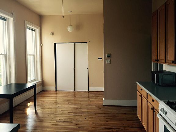 2nd image of 1550 N Hudson Ave APT 3
