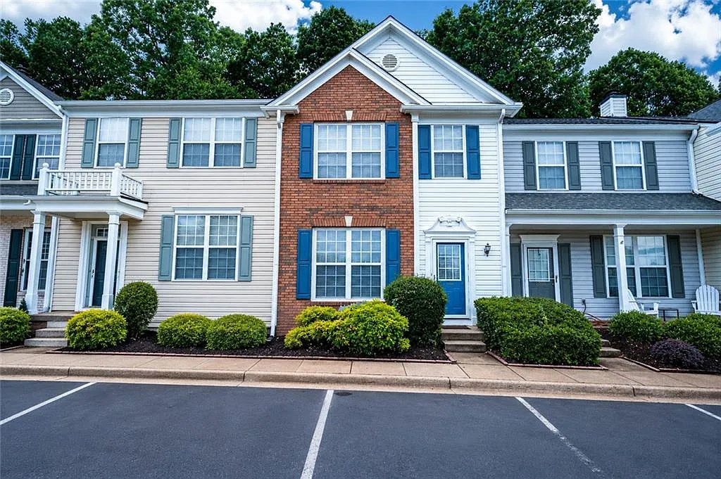 2 bed, 2.5 bath, 1218 sqft, $2,000 — Photo 1