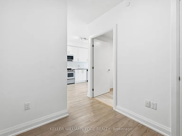 212 King William St E #418 — Photo 20
