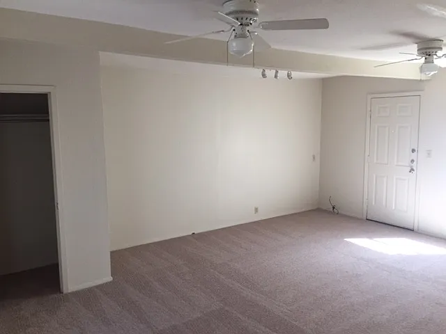 806 Stewart St — Photo 7