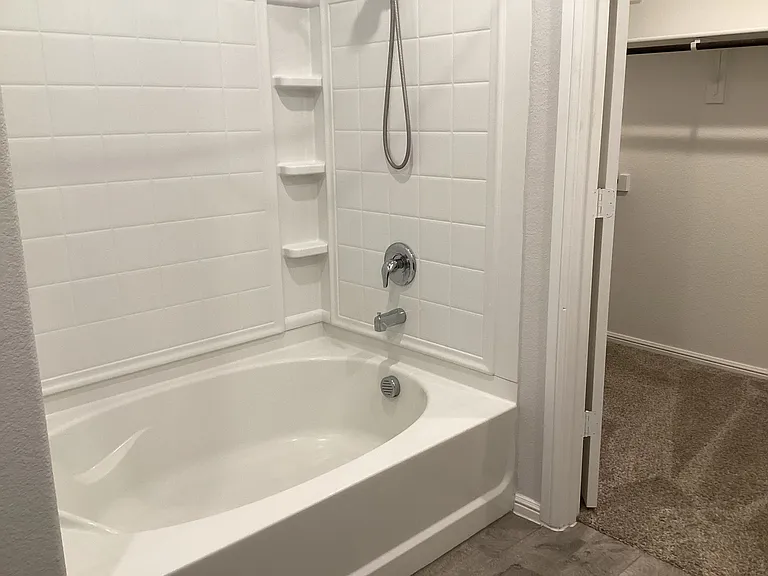 9104 Herringbone Dr — Photo 17