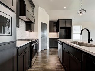 2232 Preserve Edge Dr, Edmond, OK 73034