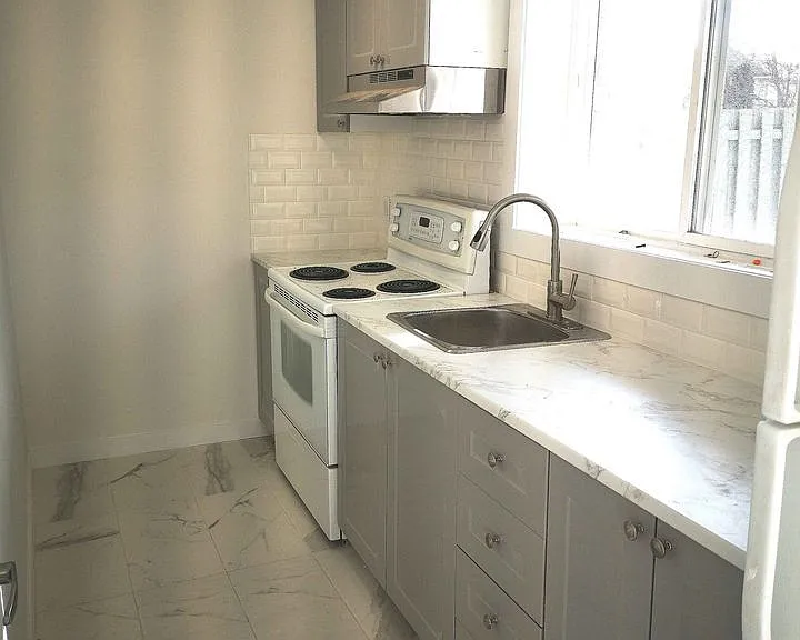 85 Copeman Cres #LOWER — Photo 16