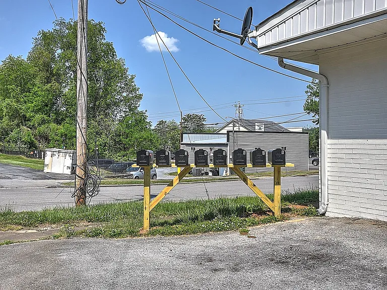 716 W G St — Photo 23