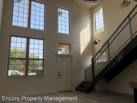 4th image of 704 SW 15th St #10990097