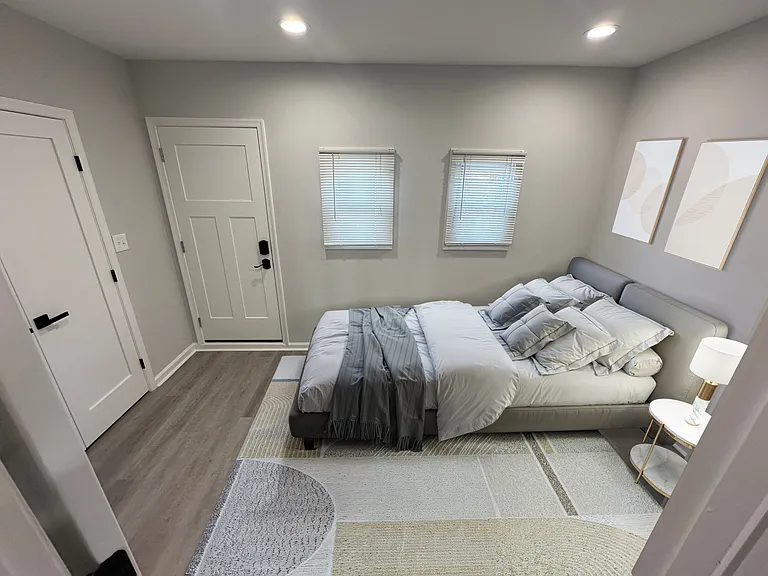 1608 E St NE #1 — Photo 4