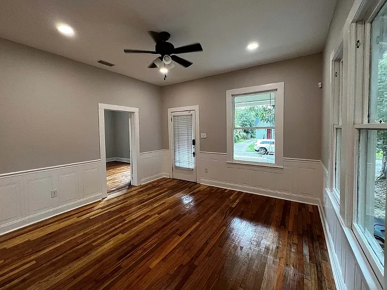 209 S Fulton St — Photo 3