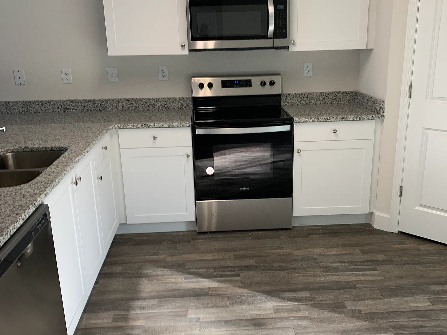 4 bed, 1836 sqft, $2,100 — Photo 2