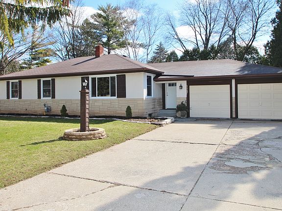 3rd image of 1147 Highview Ln