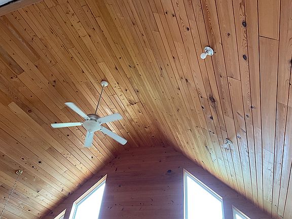 Gorgeous vaulted ceiling!