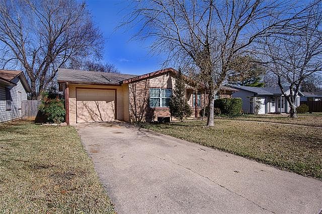 1st image of 407 E Lavender Ln