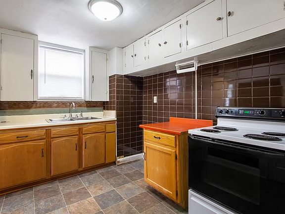 2nd image of 824 12th St NW #A