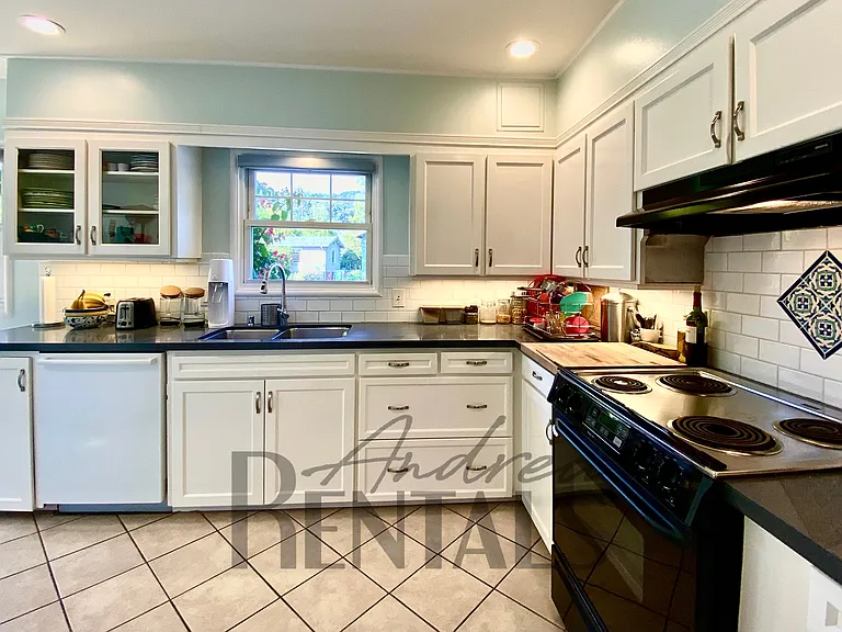 3239 Sylvan Ave — Photo 7