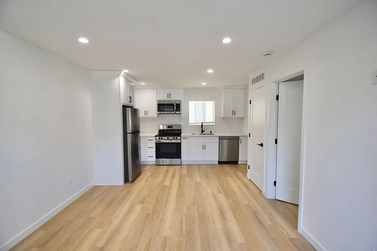 Building Photo - 14418