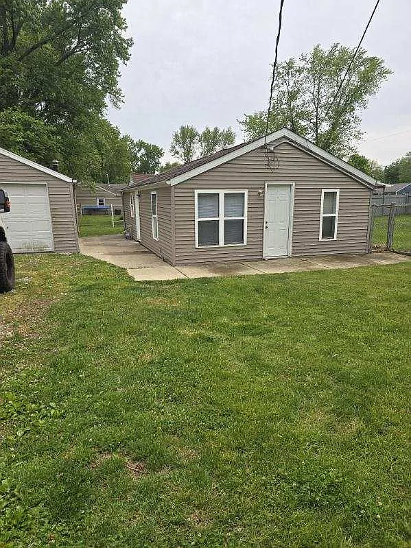 2 bed, 725 sqft, $1,200 — Photo 1