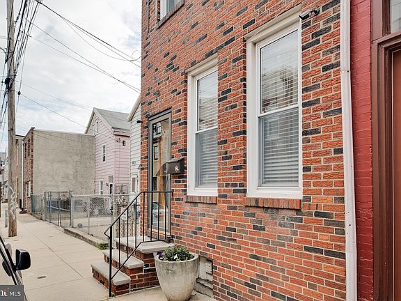 2nd image of 1336 E Oxford St