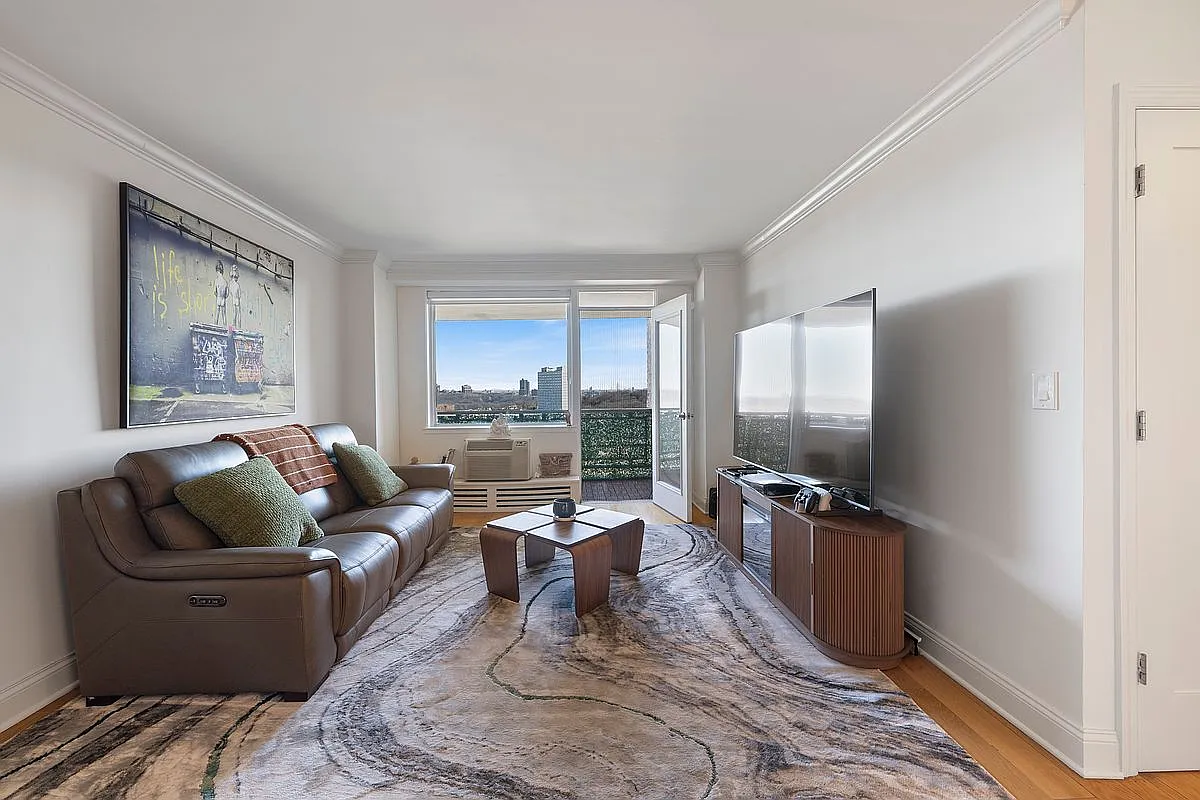 5800 Arlington Ave APT 11E photo 1